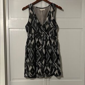 Forever 21 Black and Gray Sleeveless Top
